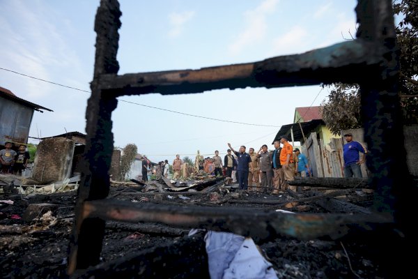 Wali Kota Parepare Tasming Hamid Kunjungi Korban Kebakaran Lumpue, Instruksikan Penanganan Cepat