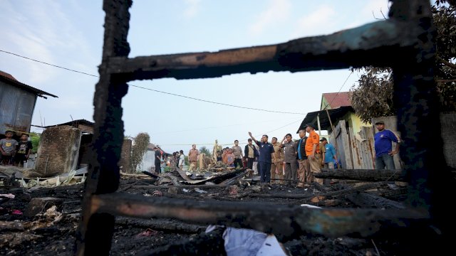 Wali Kota Parepare Tasming Hamid Kunjungi Korban Kebakaran Lumpue, Instruksikan Penanganan Cepat