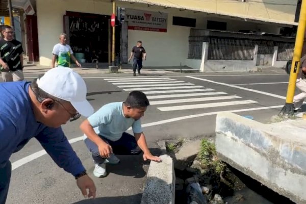 Pemkot Parepare Bersihkan Drainase, Wali Kota Tasming Hamid Turun Langsung Tinjau Lokasi