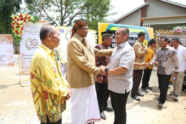 Usia Emas 50 Tahun, Gereja Kibaid Wawondula Dapat Kado dari Pemkab Lutim