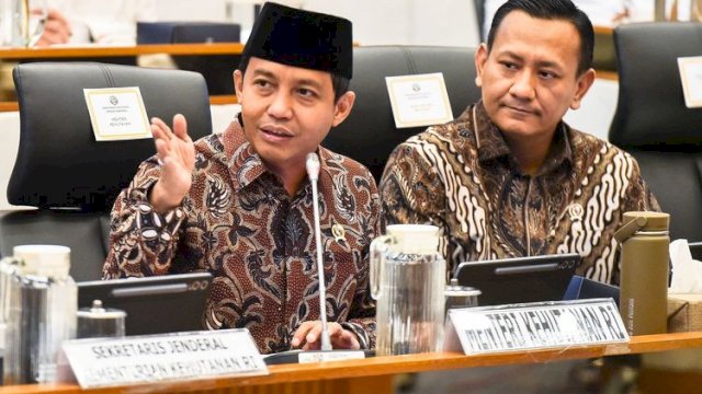 Menteri Kehutanan, Raja Juli Antoni, dalam Rapat Kerja bersama Komisi IV DPR RI.
