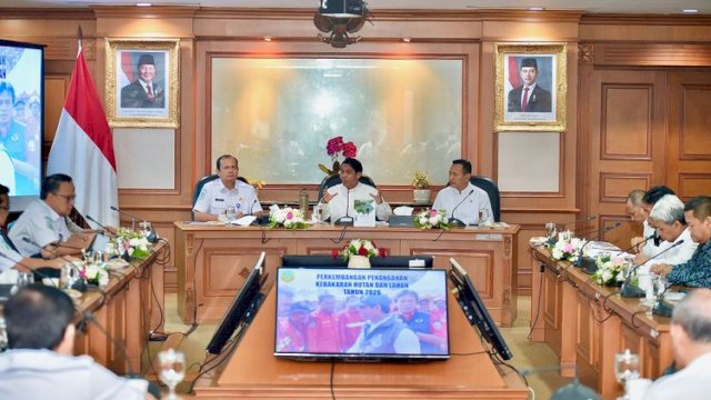 Menteri Kehutanan (Menhut) Raja Antoni para Konferensi Pers pasca Rapat Koordinasi Terbatas Pengendalian Kebakaran Hutan dan Lahan 2026.
