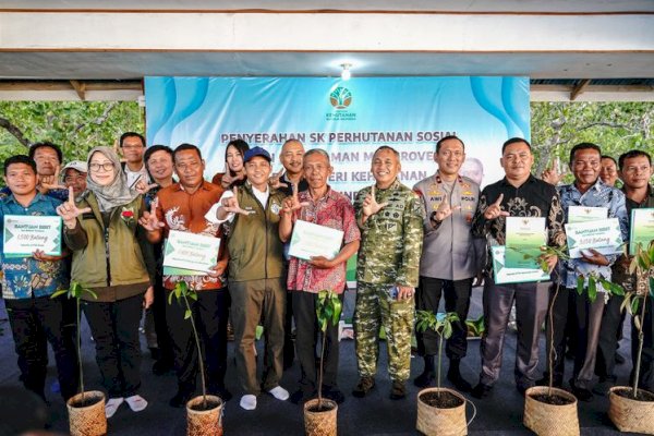 Menhut Serahkan Akses Kelola Hutan kepada 328 KK di Sulut, Dorong Ekonomi Hijau Berbasis Perhutanan Sosial