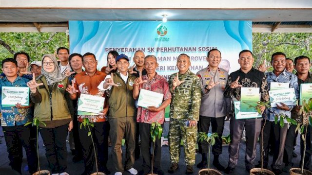 Menteri Kehutanan (Menhut), Raja Juli Antoni, melakukan kunjungan kerja ke Provinsi Sulawesi Utara.