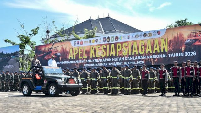 Apel Kesiapsiagaan Penanganan Kebakaran Hutan dan Lahan (Karhutla) di halaman Kantor Gubernur Kalimantan Barat.