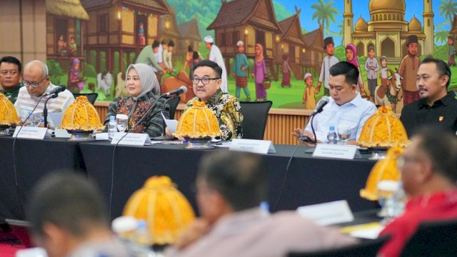 Sekda Sulsel, Jufri Rahman menghadiri High Level Meeting (HLM) Tim Pengendalian Inflasi Daerah (TPID) Provinsi Sulsel.