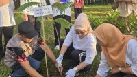 Hari Bumi 2026, DWP Sulsel Tanam Bibit Unggul Bernilai Ekonomi di Gowa