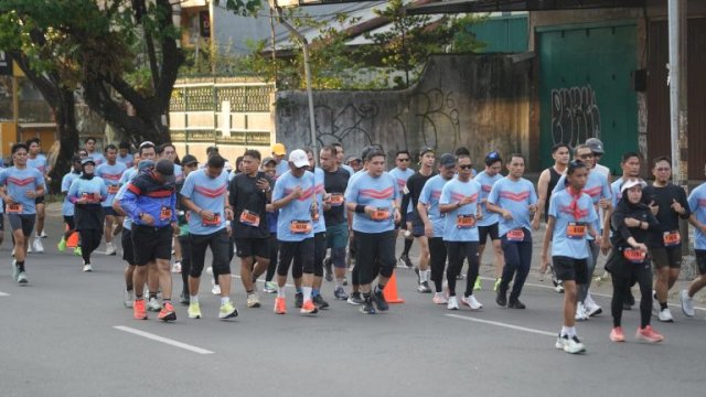 Lautan Manusia Padati Anjungan Losari, Munafri Resmi Lepas Makassar Half Marathon 2026