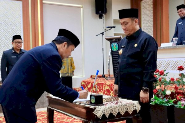 Perkuat Kinerja Pelayanan Publik, Bupati Ibas Lantik Pejabat Administrator dan Fungsional