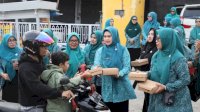 Ramadan Penuh Berkah, PKK Parepare Serentak Bagikan Takjil dan Gelar Amaliyah di Auditorium BJ Habibie