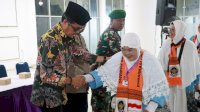 Tangis Haru Iringi Keberangkatan 133 Jemaah Haji Pinrang Menuju Tanah Suci