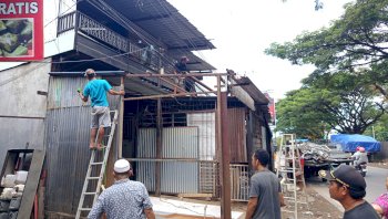 Sudah 10 Tahun Berdiri, Lapak di Atas Drainase Dibongkar Sukarela oleh Pemiliknya