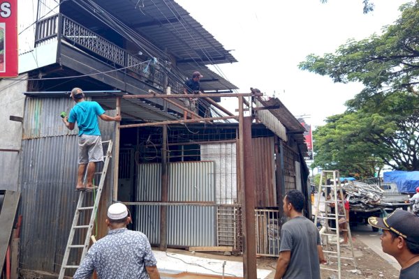 Sudah 10 Tahun Berdiri, Lapak di Atas Drainase Dibongkar Sukarela oleh Pemiliknya