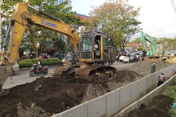 Atasi Genangan, Drainase Jalan Aroepala Dibenahi untuk Tekan Kerusakan