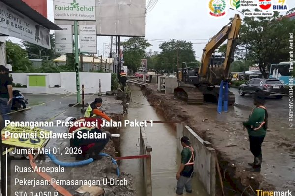 Pemasangan U-Ditch di Aroepala Dikebut, Andi Sudirman: Kita Maksimalkan Saluran Drainasenya