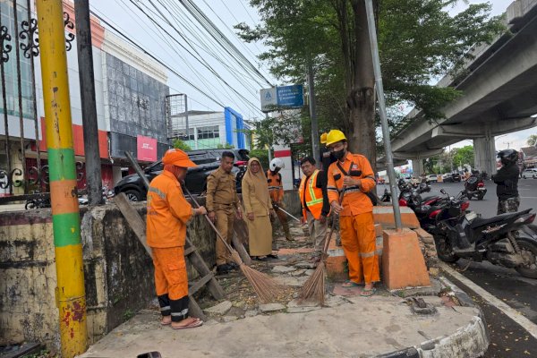 Respons Aduan Publik, Kecamatan Panakkukang Benahi Trotoar Jalan Nasional di Pettarani