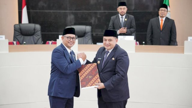 Wali Kota Makassar, Munafri Arifuddin, bersama Ketua DPRD Makassar, Supratman.