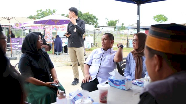 &ldquo;Anak Tidak Boleh Putus Sekolah&rdquo;, Janji Bupati Ibas Usai Dengarkan Tangis Seorang Ibu yang Tinggal di Lapak Jualan