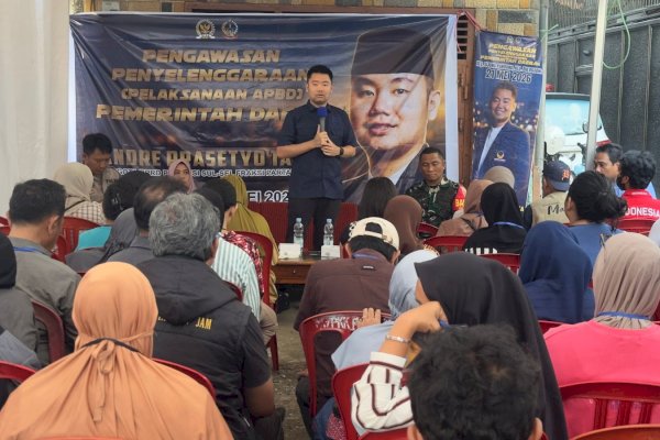 Kunjungi Konstituen di Bulogading, Andre Tanta Jelaskan Soal Data Desil dan Ajak Warga Pilah Sampah