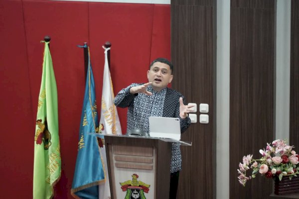 Kuliah Umum di FH Unhas, Appi Cerita Perjuangan dari Penyiar Radio hingga Wali Kota Makassar