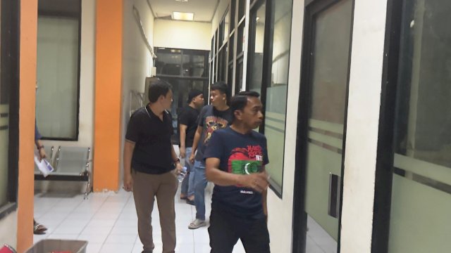 Ketua DPW NasDem Sulsel, Syaharuddin Alrif. Saat mengecek kondisi kantor baru NasDem Sulsel di Jalan Pettarani Makassar.