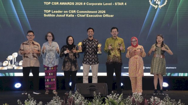 Mewakili manajemen KALLA, Ali Imran selaku CSR & HSE Senior Analyst menerima penghargaan dalam ajang Top CSR Awards 2026 yang diselenggarakan oleh TopBusiness di Hotel Raffles, Jakarta.