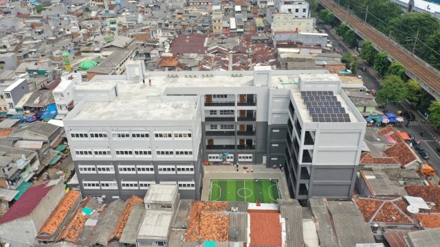 Potret sekolah negeri yang dikerjakan PT Bumi Karsa melalui proyek Kerja Sama Operasi (KSO) bersama PT Hutama Karya di Jakarta. 