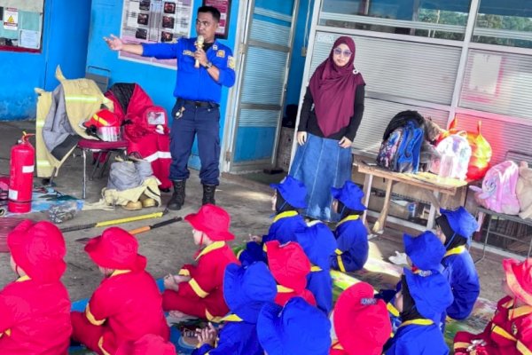 Damkar Lutim Kenalkan Bahaya dan Manfaat Api pada Anak Melalui Outing Class