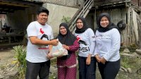 Pakai Kaos Putih Berlogo Gajah, PSI Sulsel Kembali Turun ke Desa Tebar Kepedulian Lewat Jumat Berbagi