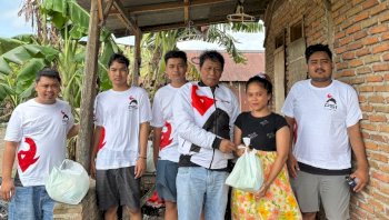Sederhana Tapi Bermakna, Jumat Berbagi PSI Sulsel Sentuh Warga Lawawoi