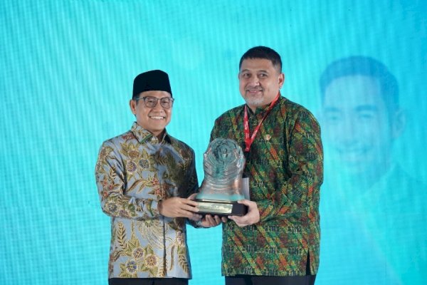 Wali Kota Munafri Terima Penghargaan Paritrana Award, Bukti Komitmen Lindungi Pekerja Rentan