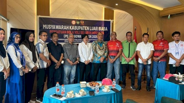Tyna Haji Tino Dg Mawangi, resmi terpilih secara aklamasi sebagai Ketua PBVSI Kabupaten Gowa.