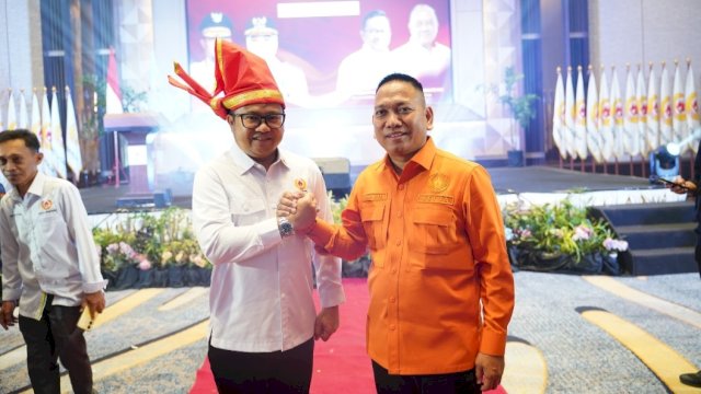Ketua KONI Makassar, Ismail bersama Ketua KONI Sulsel Darmswangsyah Muin.