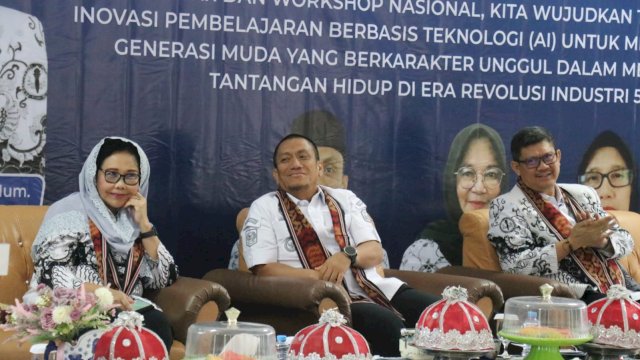 Bupati Ibas Ajak Guru Kuasai AI Tanpa Tinggalkan Nilai Lokal &lrm;