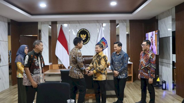 Bertemu Wamendagri, Wali Kota Tasming Hamid Bahas Efisiensi Anggaran hingga Restrukturisasi OPD