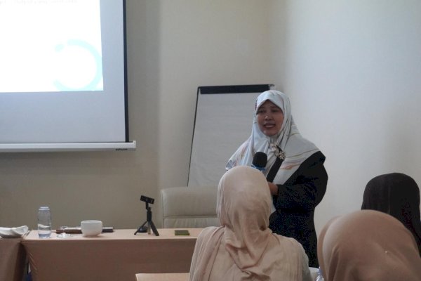 Siti Suwadah Rimang: Di Tengah Dunia yang Sibuk Scroll, Buku Masih Menyelamatkan Jiwa