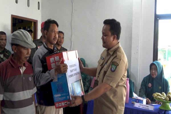 Pemkab Pangkep Dorong Layanan Dasar Desa, Puluhan Warga Taraweang Terima Bantuan