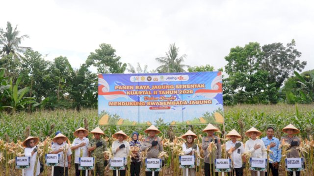 Kapolda Sulsel Hadiri Panen Raya Jagung Nasional di Desa Manggalung Pangkep