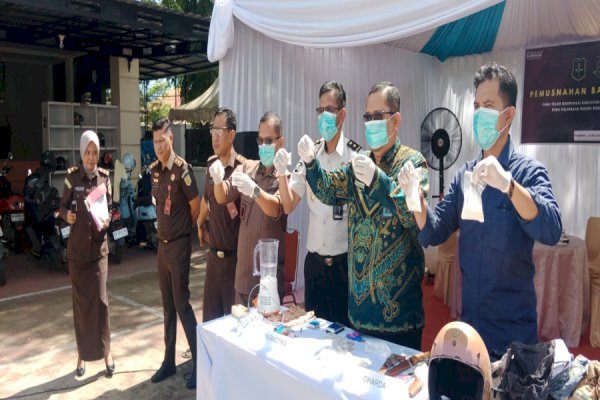 Kejari Pangkep Gelar Pemusnahan Barang Bukti Perkara Berkekuatan Hukum Tetap