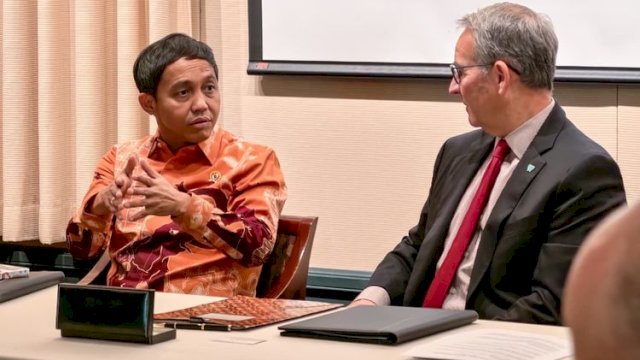 Menteri Kehutanan Republik Indonesia, Raja Juli Antoni, melakukan kunjungan resmi ke Bronx Zoo, Amerika Serikat.