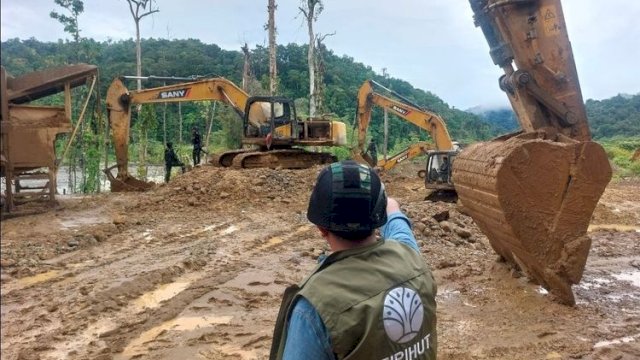 Gakkum Kehutanan Lacak Pemodal Tambang Ilegal Nabire, 10 Alat Berat dan 7 WNA China Diamankan