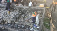 Kecamatan Ujung Pandang Gerak Cepat Angkut Sampah, Kini Pesisir Pantai Losari Kembali Bersih