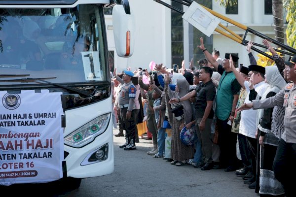 Prosesi Haru Pelepasan Jemaah Haji Takalar, Bupati Daeng Manye Doakan Raih Haji Mabrur