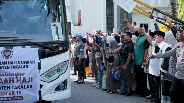 Prosesi Haru Pelepasan Jemaah Haji Takalar, Bupati Daeng Manye Doakan Raih Haji Mabrur