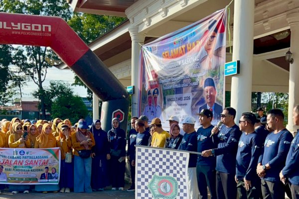 Wabup Takalar Lepas Ribuan Guru dalam Gerak Jalan Santai Hardiknas 2026