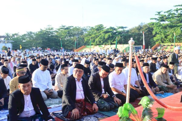 Bupati dan Wabup Takalar Shalat Idul Adha Bersama Masyarakat di Lapangan HM. Daeng Sibali