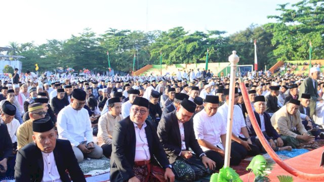 Bupati dan Wabup Takalar Shalat Idul Adha Bersama Masyarakat di Lapangan HM. Daeng Sibali