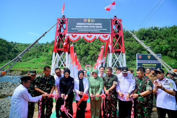 Wagub Fatmawati Resmikan Jembatan Perintis Garuda Merah Putih di Tompobulu