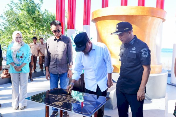 Gubernur Sulsel Resmikan Tugu Ujung Aspal Selatan Sulawesi di Selayar