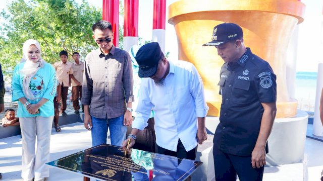 Gubernur Sulsel Resmikan Tugu Ujung Aspal Selatan Sulawesi di Selayar